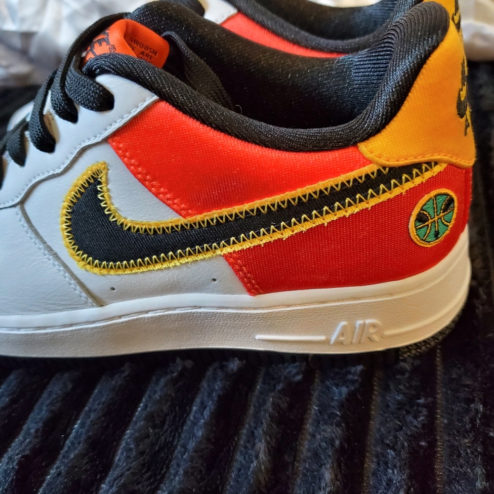 NIKE Air Force 1 'Roswell Rayguns' 2021 - Picture 3 of 4